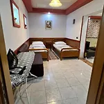 Ajla S Apartamens Тирана