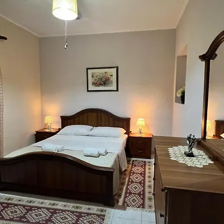 公寓 Ajla S Apartamens 地拉那