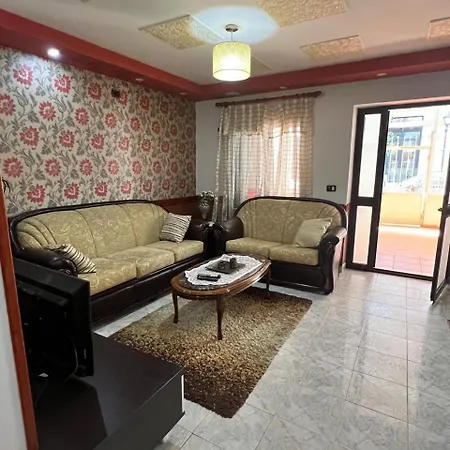 Ajla S Apartamens تيرانا