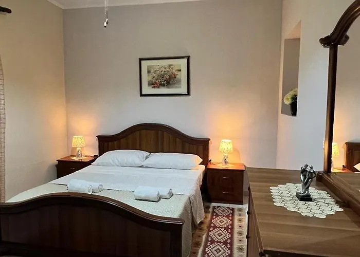شقة Ajla S Apartamens تيرانا
