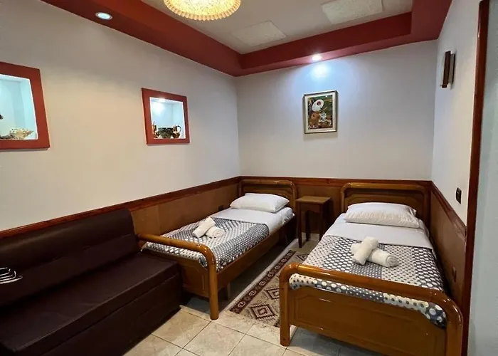 شقة Ajla S Apartamens تيرانا